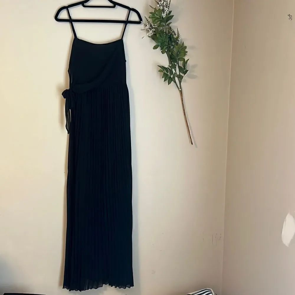 Black Pleated Maxi Dress Size: L